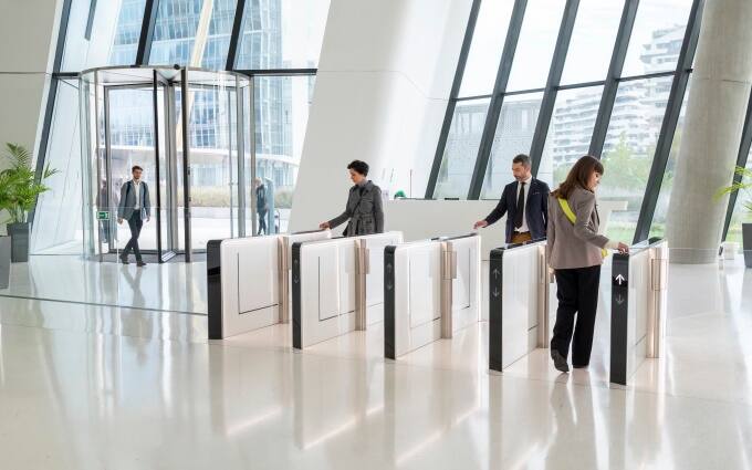 img_KONE_People_entering_in_office_680x425